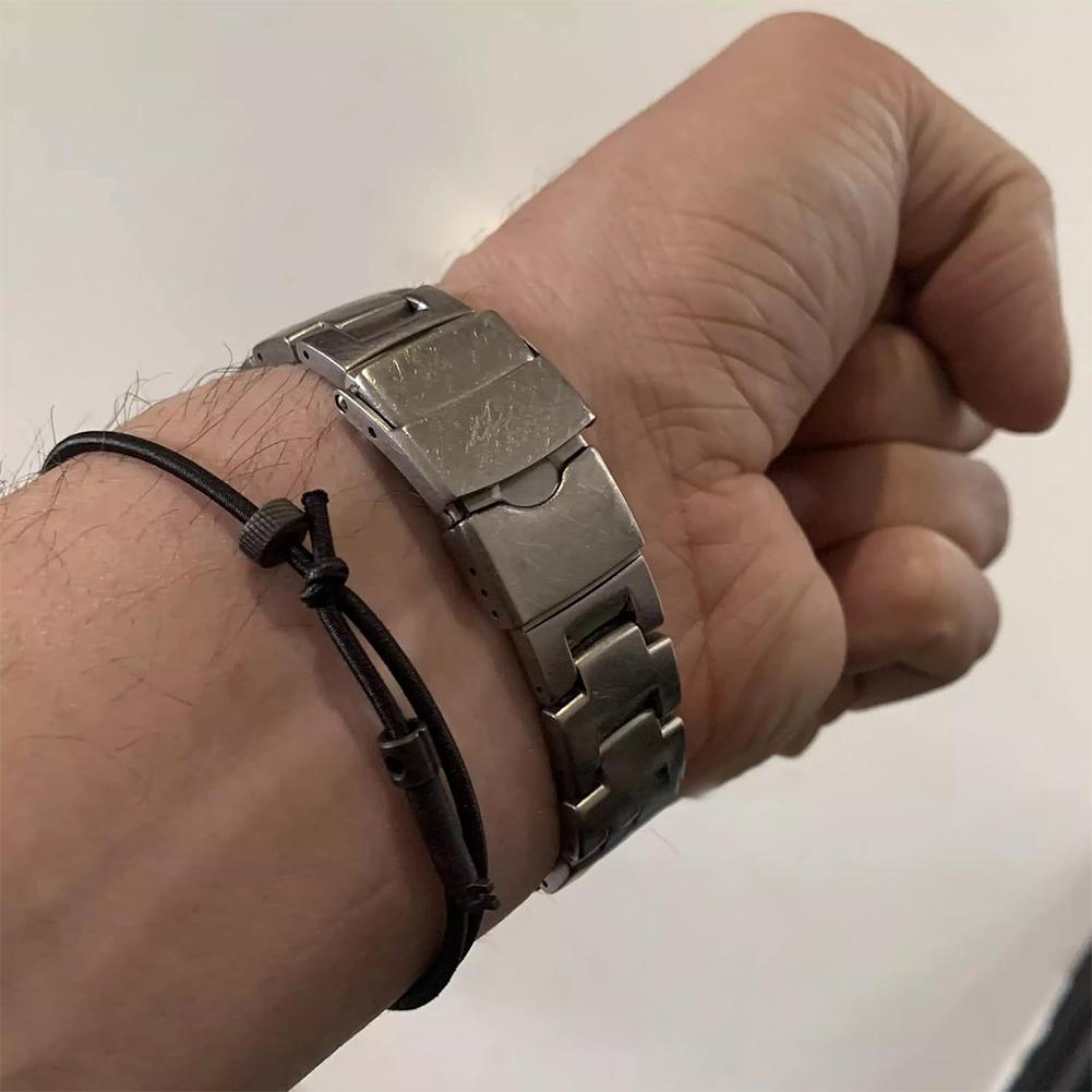 Emergency Escape Survival Bracelet with Glass Breaker Tactical EDC Wristband for Outdoor Safety